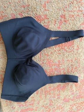 ALO Yoga Black Padded Sports Bra brand new